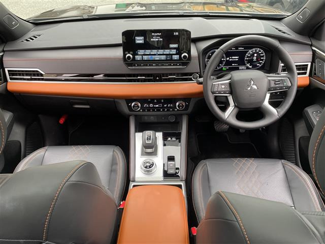 アウトランダーPHEV 2.4 P 4WD