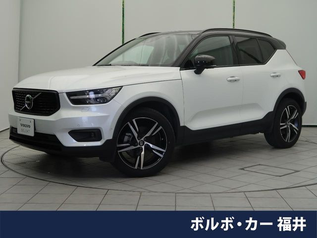 XC40B4 AWD Rデザイン 4WD