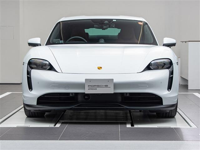 タイカン4S パフォーマンスバッテリー プラス 4シート 4WD