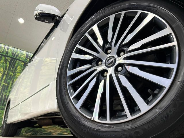 �y����18�C���`�A���~�z�C�[���z�O�ςɃ}�b�`���������A���~�z�C�[���𑕒����Ă���܂��B�e��ЊO�A���~�z�C�[����A�X�^�b�h���X�^�C�����戵�����Ă���܂��B���񂲑��k����������