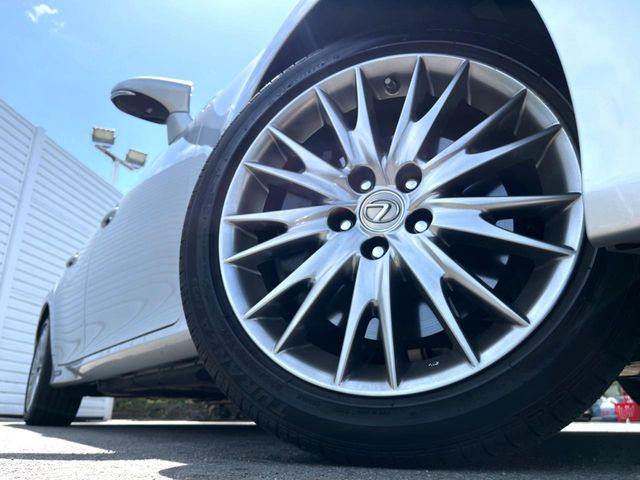 �y����18�C���`�A���~�z�C�[���z�O�ςɃ}�b�`���������A���~�z�C�[���𑕒����Ă���܂��B�e��ЊO�A���~�z�C�[����A�X�^�b�h���X�^�C�����戵�����Ă���܂��B���񂲑��k����������