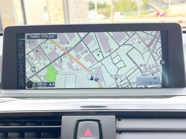 ��BMW�����i�r:��̊��̂���i�r�́A����������ԓ������o���Ă���܂��BBluetooth�Đ��ȂǃI�[�f�B�I�@�\���[�����Ă���܂��̂ŁA�^�]�����y���߂܂���