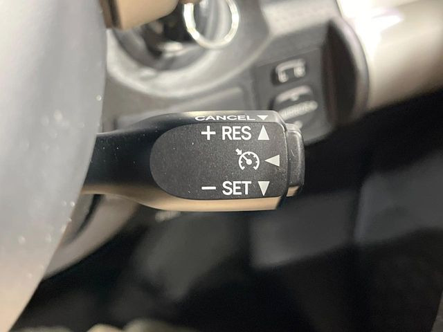 【クルーズコントロール】高速道路もラクラク走行。アクセルを離しても一定速度で走行ができ、長距離運転時の負担を軽減!加速・減速も簡単なスイッチ操作で調整できます。
