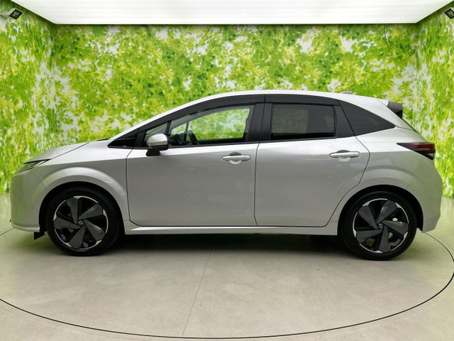 ノートオーラ1.2 G FOUR レザーエディション 4WD