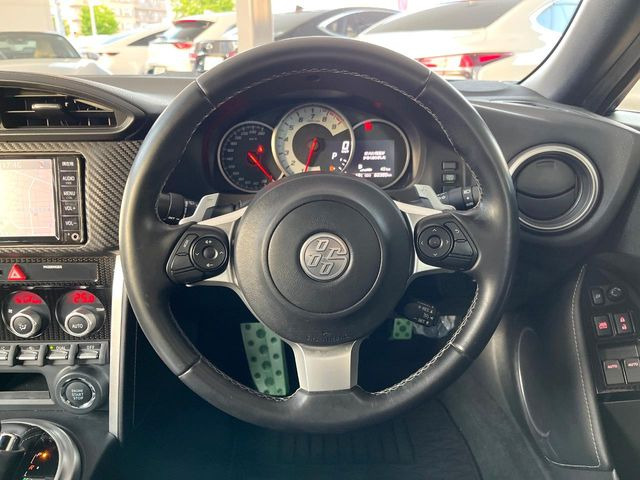 �y�����v�����X�e�A�����O�z�㎿�Ȋv���g�p���邱�ƂŁA��ɂ����������݂ƂĂ��^�]���₷���n���h���ł���