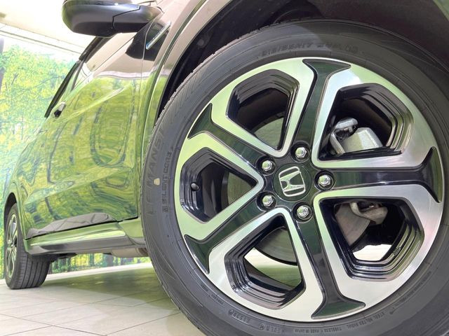 �y����17�C���`�A���~�z�C�[���z�O�ςɃ}�b�`���������A���~�z�C�[���𑕒����Ă���܂��B�e��ЊO�A���~�z�C�[����A�X�^�b�h���X�^�C�����戵�����Ă���܂��B���񂲑��k����������