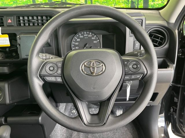 インテリアに合わせたデザインのステアリングは、運転される方のことも考え、運転しやすい形状、大きさです。是非一度、実際に触ってお確かめください。