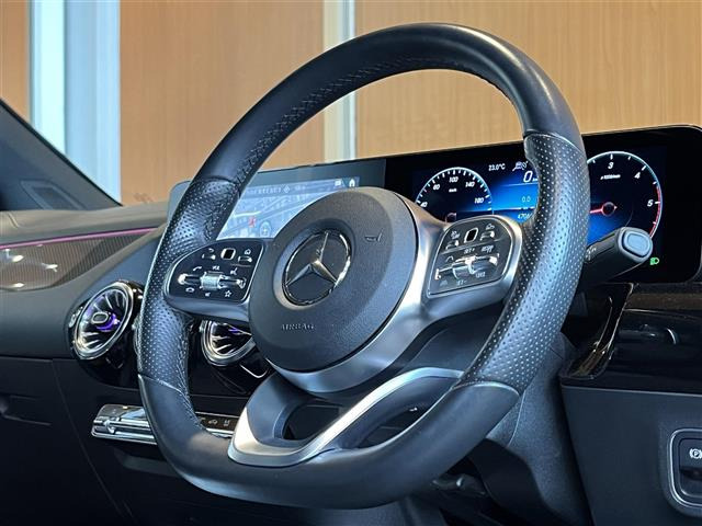 GLAクラスGLA200d 4マチック AMGライン 4WD