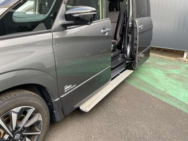 セレナ2.0 ハイウェイスターV