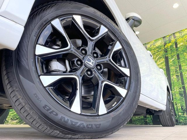 �y����18�C���`�A���~�z�C�[���z�O�ςɃ}�b�`���������A���~�z�C�[���𑕒����Ă���܂��B�e��ЊO�A���~�z�C�[����A�X�^�b�h���X�^�C�����戵�����Ă���܂��B���񂲑��k����������