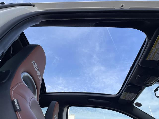 アバルト595Cツーリズモ