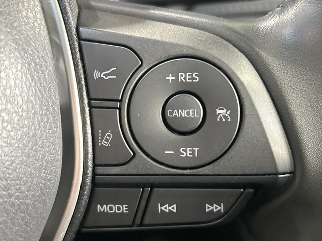 【レーダークルーズコントロール】高速道路での長距離走行が楽に!!自動で速度を保つクルーズコントロールが、衝突軽減システムと連携し、前方の車両を感知して車間を保つように速度調節してくれます!!