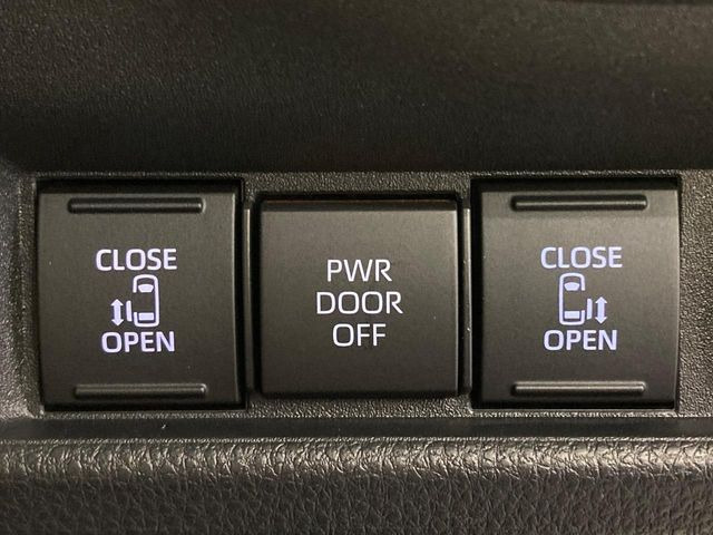 【両側パワースライドドア】スマートキーや運転席のスイッチで後席両側スライドドアの開閉が可能♪電動だから力を入れてドアを開ける必要が無く、小さなお子様でも簡単に開け閉めでき快適です♪