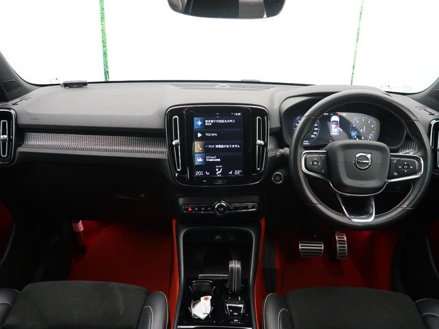 XC40B4 AWD Rデザイン 4WD