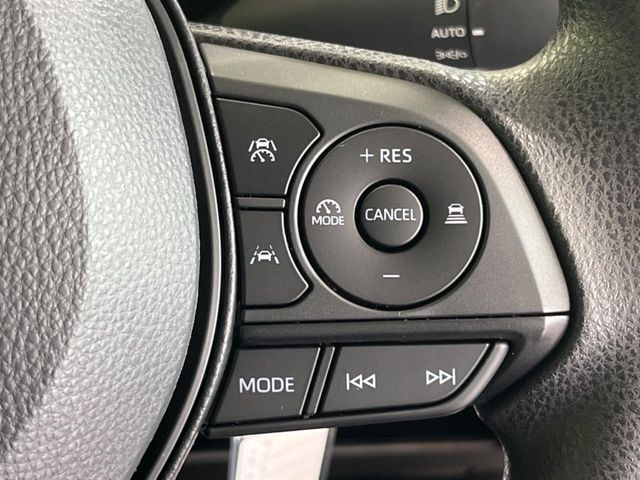 【レーダークルーズコントロール】高速道路での長距離走行が楽に!!自動で速度を保つクルーズコントロールが、衝突軽減システムと連携し、前方の車両を感知して車間を保つように速度調節してくれます!!