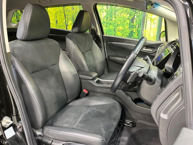 運転席シート廻りは使用感も少なく、良好な状態となっています。丁寧に使われていたことがよくわかりますね。