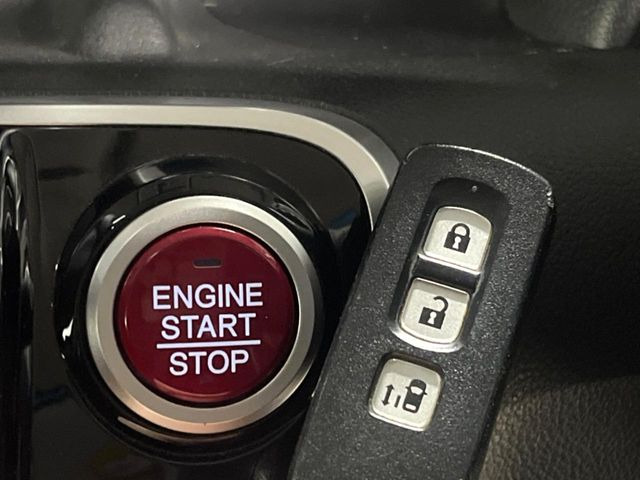 �yHonda�X�}�[�g�L�[�z�J�o����|�P�b�g�ɓ��ꂽ�܂܂ł��h�A�̎{���E�������\�ȃX�}�[�g�L�[�𑕔��B�G���W���̃I���E�I�t�����J�M�����o���K�v����������Ƃ��Ă��֗��ł���