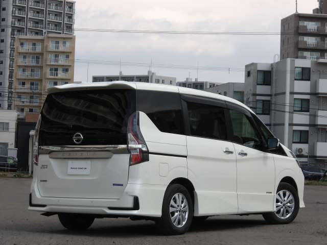 セレナ2.0 ハイウェイスターV 4WD