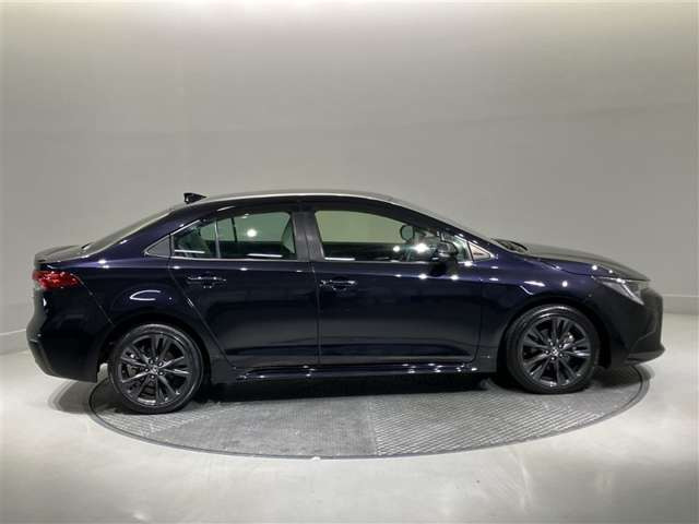 カローラ1.8 ハイブリッド W×B