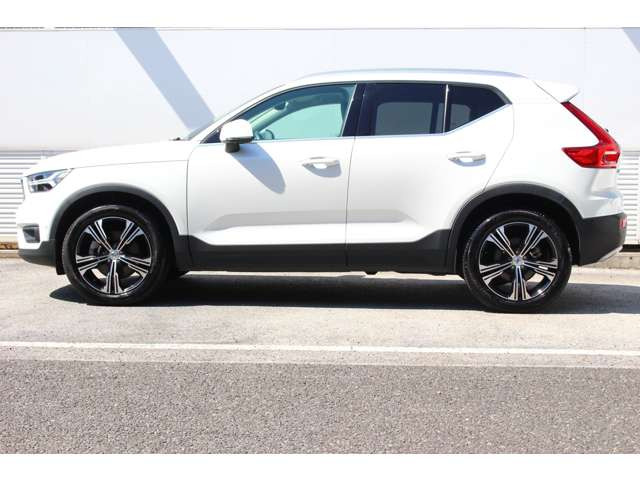 XC40B4 AWD インスクリプション 4WD