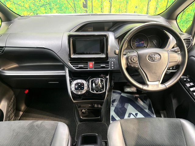 ヴォクシー1.8 ハイブリッド ZS 煌III