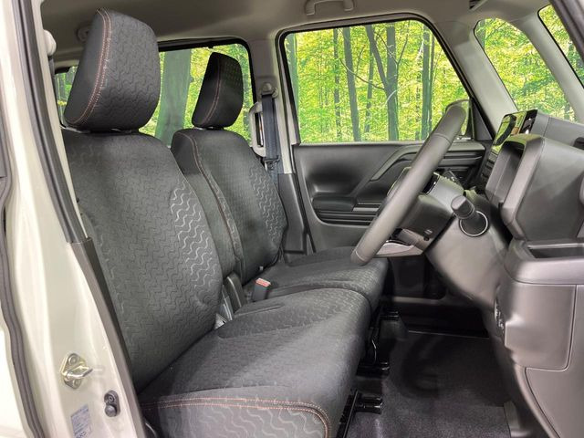 運転席シート廻りは使用感も少なく、良好な状態となっています。丁寧に使われていたことがよくわかりますね。
