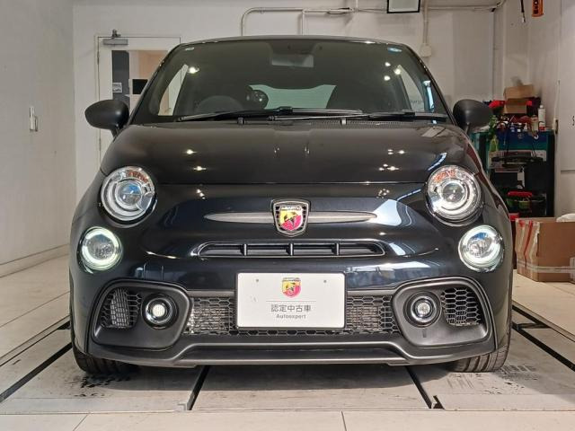 アバルト695セッタンタチンクエアニヴェルサーリオ1.4 ベースグレード