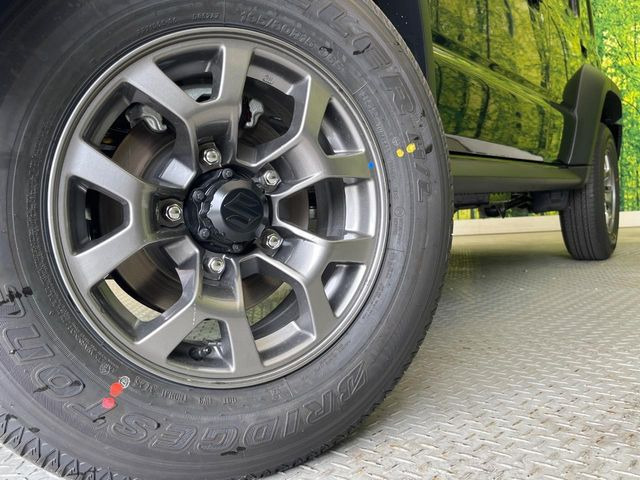 �y����15�C���`�A���~�z�C�[���z�O�ςɃ}�b�`���������A���~�z�C�[���𑕒����Ă���܂��B�e��ЊO�A���~�z�C�[����A�X�^�b�h���X�^�C�����戵�����Ă���܂��B���񂲑��k����������