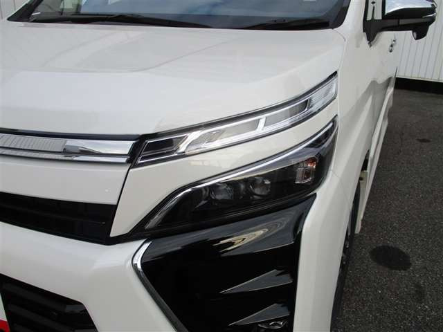 ヴォクシー2.0 ZS 煌III 4WD