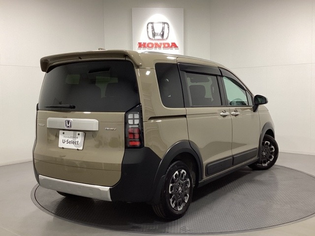 フリード1.5 e:HEV クロスター 4WD