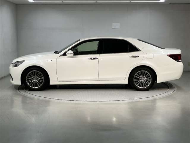 クラウンハイブリッド 2.5 ロイヤル