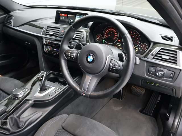 3シリーズセダン320i xドライブ Mスポーツ 4WD