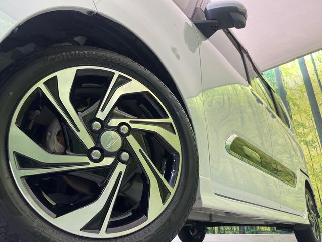 �y����15�C���`�A���~�z�C�[���z�O�ςɃ}�b�`���������A���~�z�C�[���𑕒����Ă���܂��B�e��ЊO�A���~�z�C�[����A�X�^�b�h���X�^�C�����戵�����Ă���܂��B���񂲑��k����������