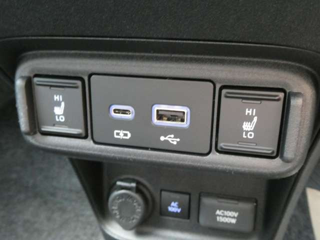 USB���͒[�q�ɃV�[�g�q�[�^�[�ƕK���i���[��!!