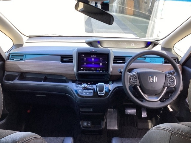 フリード1.5 ハイブリッド クロスター