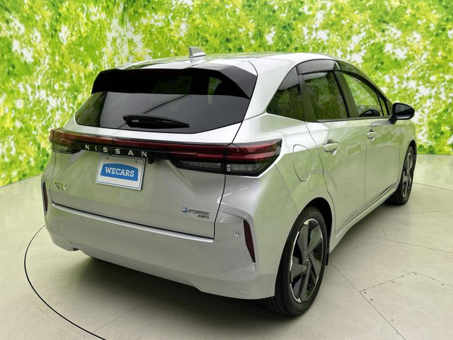 ノートオーラ1.2 G FOUR レザーエディション 4WD