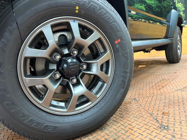 �y�����A���~�z�C�[���z�O�ςɃ}�b�`���������A���~�z�C�[���𑕒����Ă���܂��B�e��ЊO�A���~�z�C�[����A�X�^�b�h���X�^�C�����戵�����Ă���܂��B���񂲑��k����������