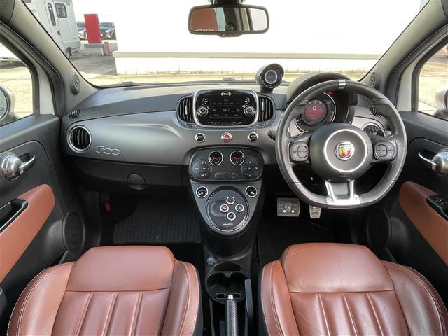 アバルト595Cツーリズモ