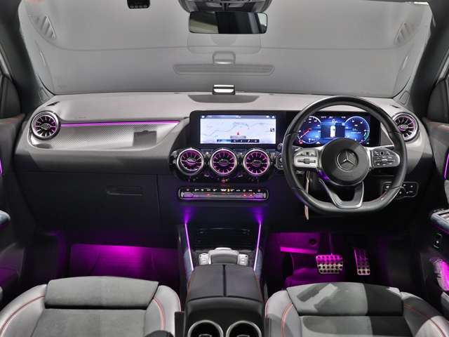 GLAクラスGLA200d 4マチック AMGラインパッケージ 4WD