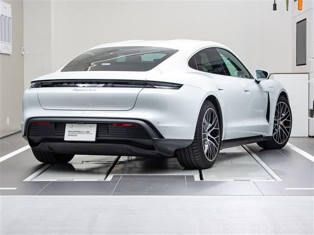 タイカン4S パフォーマンスバッテリー プラス 4シート 4WD