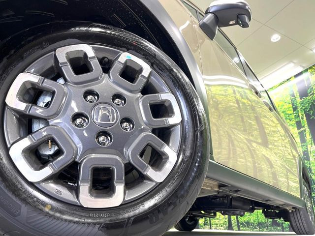 【純正15インチアルミホイル】外観にマッチした純正アルミホイールを装着しております。各種社外アルミホイールや、スタッドレスタイヤも取扱いしております。是非ご相談ください♪