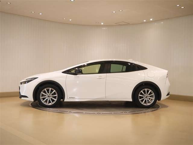 プリウス1.8 X E-Four 4WD