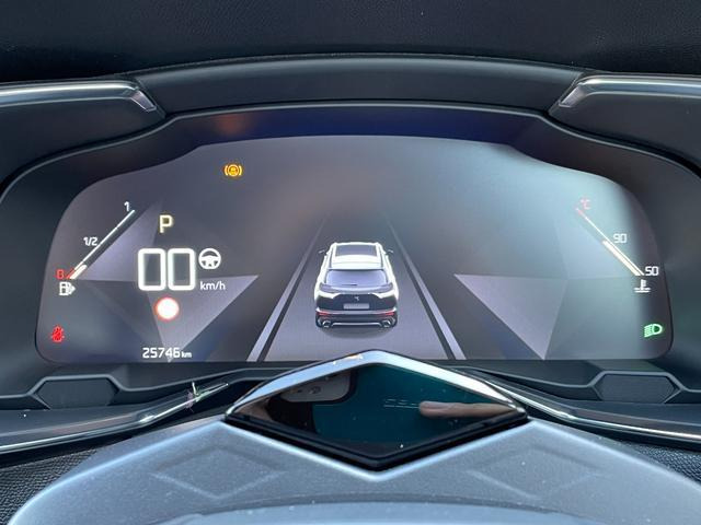 DS7クロスバックリヴォリ ブルーHDi ディーゼル