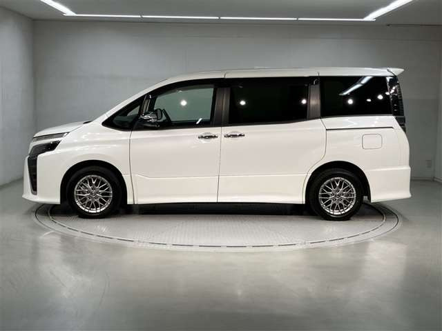 ヴォクシー1.8 ハイブリッド ZS 煌III