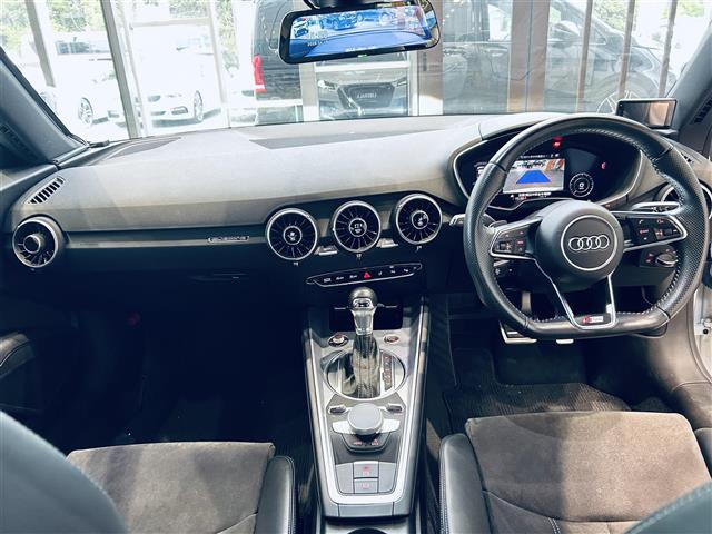 TTクーペ2.0 TFSI クワトロ 4WD