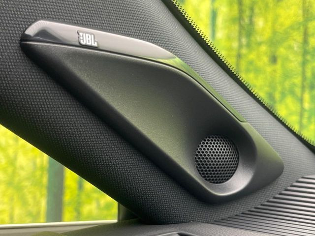�yJBL�T�E���h�V�X�e���z���[�J�[�I�v�V�����̍��i�ʃT�E���h�V�X�e���𓋍ځB��p�̃`���[�j���O���{���ꂽ�召�l�X�ȃX�s�[�J�[����ǎ��ȃT�E���h���t�ł��A�Տꊴ���ӂ�鉹����Ԃ����o���܂��B