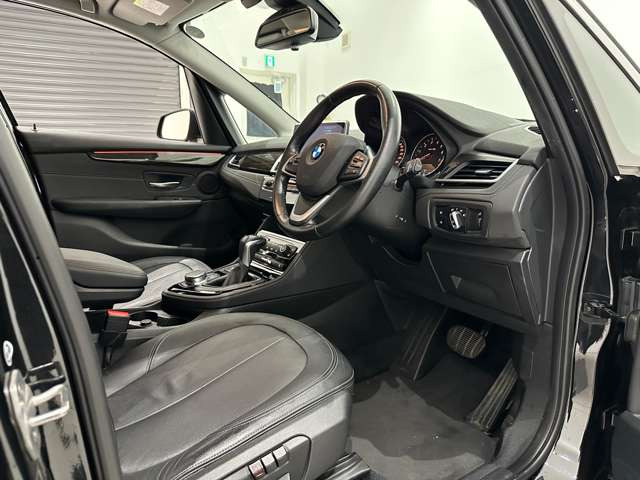 2シリーズアクティブツアラー218i ラグジュアリー