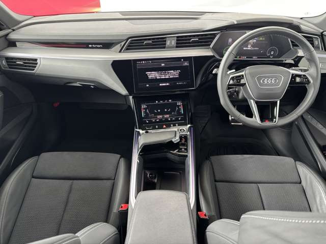 Q8スポーツバック e-tron55 クワトロ Sライン 4WD