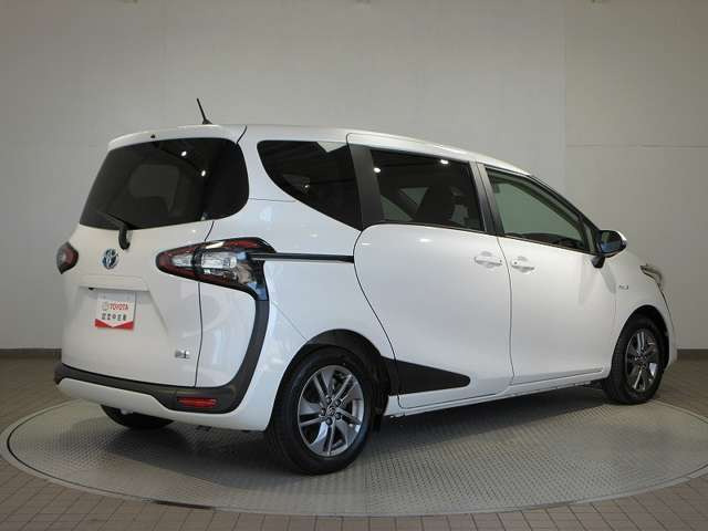 シエンタハイブリッド 1.5 G クエロ