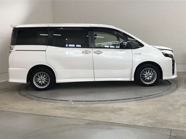 ヴォクシー1.8 ハイブリッド ZS 煌